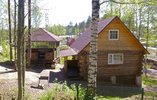 Сдаю посуточно двухэтажный домик с баней в пос. Токсово