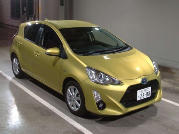 Хэтчбек гибрид Toyota Aqua кузов NHP10 модификация G