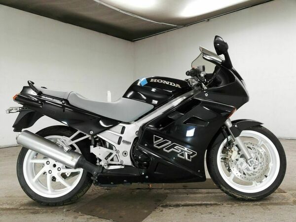 Мотоцикл спорт турист Honda VFR750F рама RC36