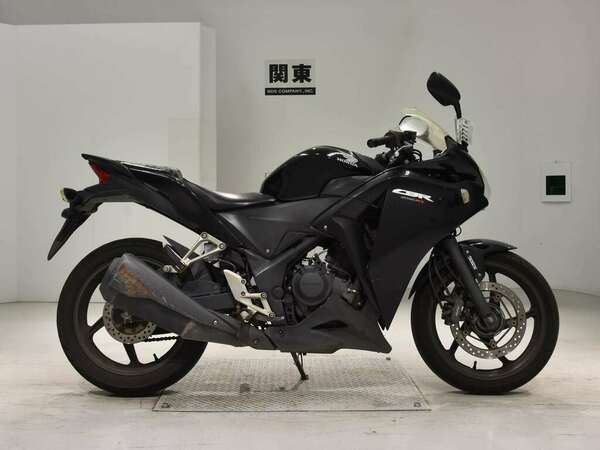 Мотоцикл спортбайк Honda CBR250R A рама MC41 модификация A