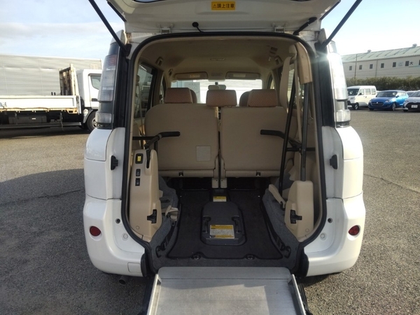 Компактвэн Toyota Sienta кузов NCP81G модификация X пассажир инвалид