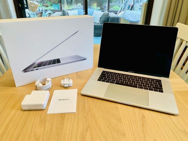 Продажа Apple MacBook Pro 15 Retina 2,5 ГГц i7 16 ГБ 512 ГБ