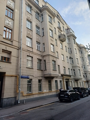 Продается 5-ти комн. квартира в Колокольниковом переулке