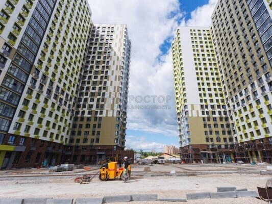 Продам двухкомнатную (2-комн.) квартиру, Александровская ул, 4, Петров