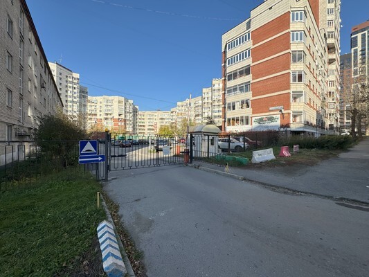 Продам 3-х комнатную квартиру в кирпичном доме рядом с Центром.
