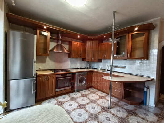 Продам трехкомнатную (3-комн.) квартиру, Брусничная ул, 11, Калинингра