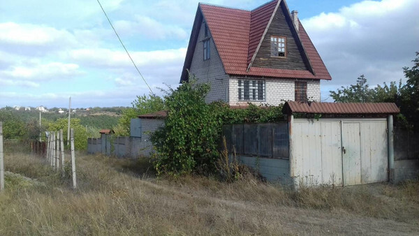 Жилой дом в живописном пригороде
