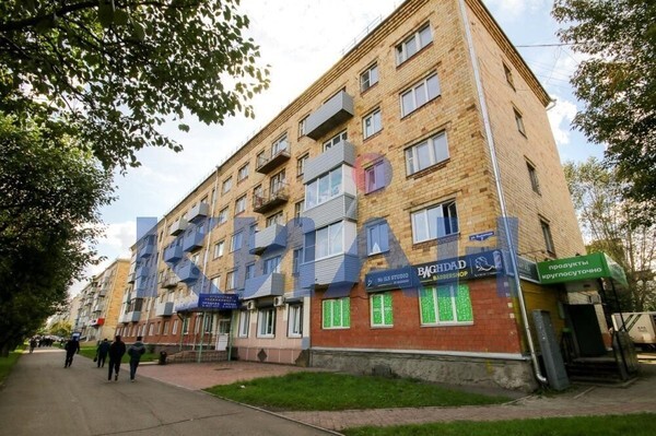 Продаются две комнаты.
