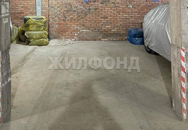 Продается место на закрытой стоянке, 16 м2