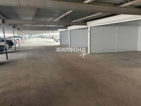 Продается место на закрытой стоянке, 15 м2