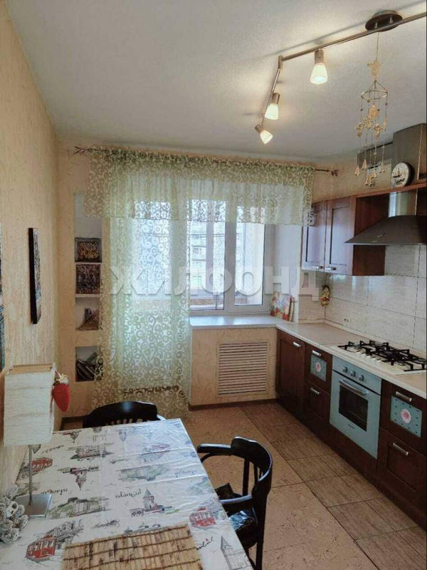 Продается 3-комн. квартира 131.3 кв.м.