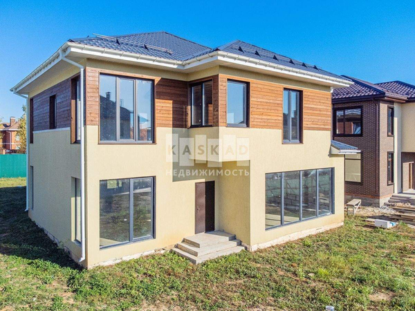 Коттедж 230 м2 на участке 10 сот.