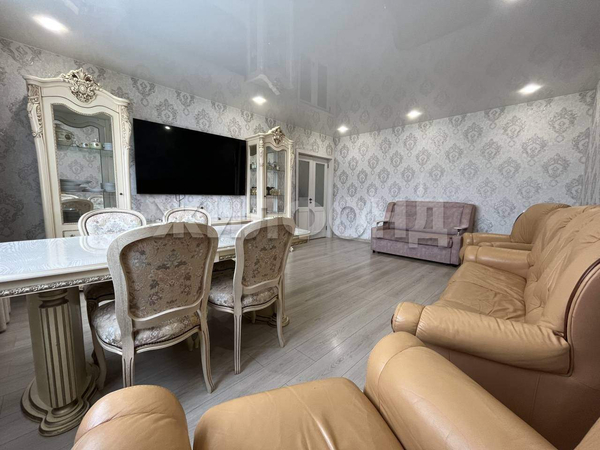 Продается 2-комн. квартира 63.7 кв.м.