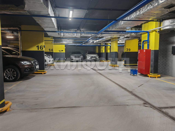 Продается место на закрытой стоянке, 13.3 м2
