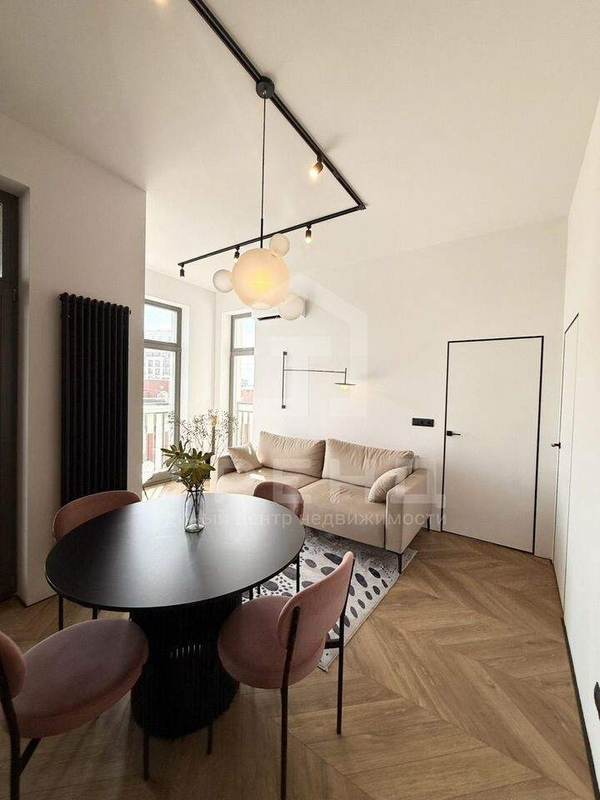 Продам 2-комн. квартиру 56.8 кв.м.