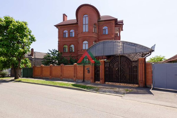 Дом 650 м2 на участке 5 сот.