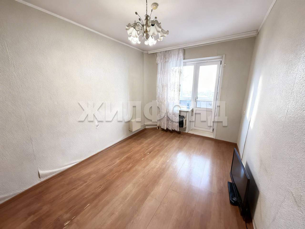 Продается комната 13 м2 в 3 ком.кв.