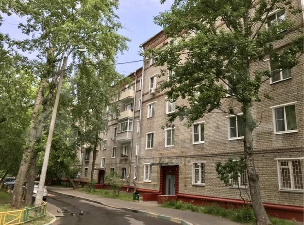 Продается комната 15 м2 в 3 ком.кв.